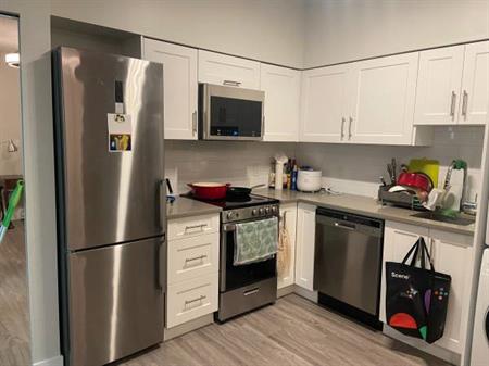 Move In Bonus: Renovated Pet Friendly With Huge Private Patio