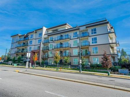 1 bedroom apt close to Gateway Skytrain Station