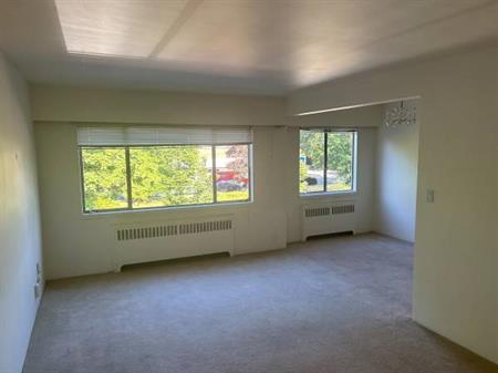 SPACIOUS 2 BDR APT NEAR TRANSIT & SHOPS