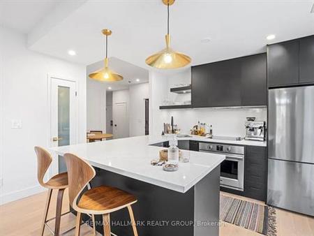 Bathurst/Sheppard Luxury 2Bdrm +Den Brand New Custom Kitchen 1Locker