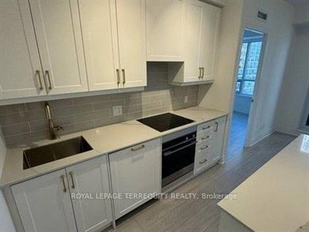 Hurontario & Elm dr Modern 2Bdrm Open Balcony Beautiful Kitchen