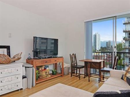 Beautiful bright and cozy 1 bedroom in English Bay