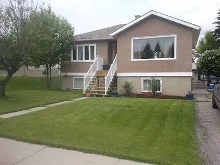 Large 2 Bedroom, Bright Main floor Suite (Inner City) | 528 33 Ave NE, Calgary