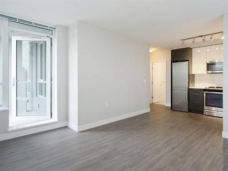 Spacious 1 BR - $1000 CASHBACK - Security Deposit ONLY $500!