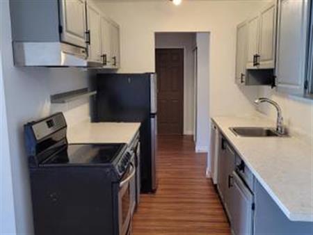 2 bedroom near Barnet Hwy and St Johns on 3rd floor-Rent Free till Jan