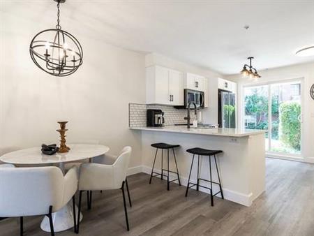 Amazing 1 Bed + Den Renovated Modern Farmhouse in Downtown Langley