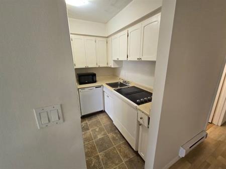 royal oak station, 2 room apartment