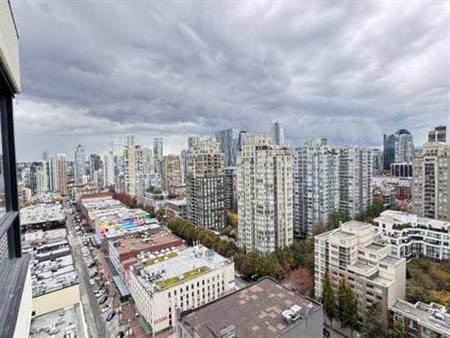 1 Bedroom & Den on the 25th Floor with amazing views at Yaletown Park!