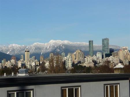 Kitsilano 1Bdrm w/ VIEW - only 2 Blks from Kits POOL