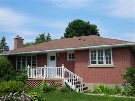 4 Bedroom Bungalow Close to Algonquin College for Rent