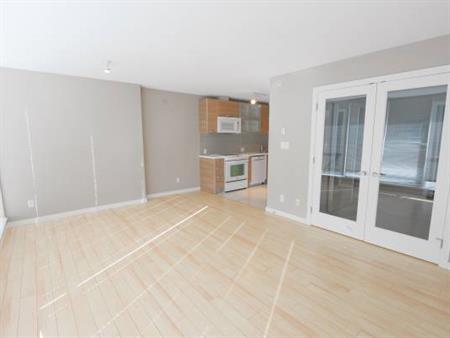 Surrey King George Skytrain Station 1 Bedroom 1 Bathrooms - Available