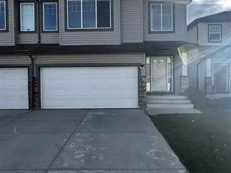 Exceptional Renovated Property backing onto pond | 51 Everridge Villas Southwest, Calgary