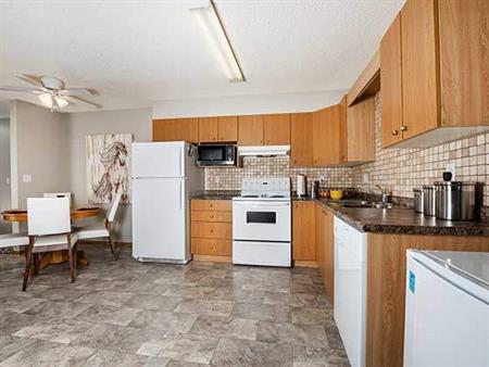 Emerald Manor Apartments Grande Prairie | 10501 111th Street, Grande Prairie