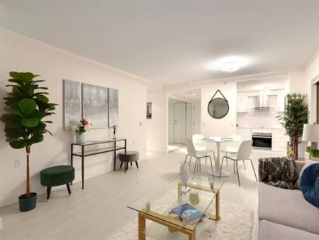 Gorgeous Renovated 2 Bed Central Lonsdale