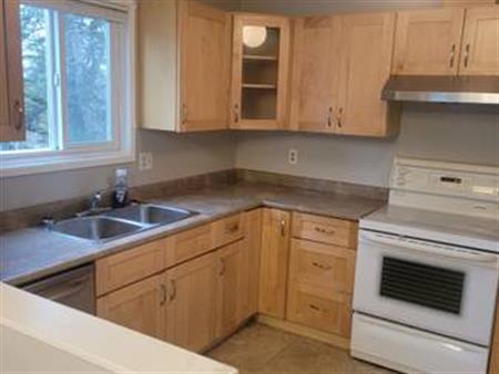 Esquimalt 1 Bath 2 Bed +Den