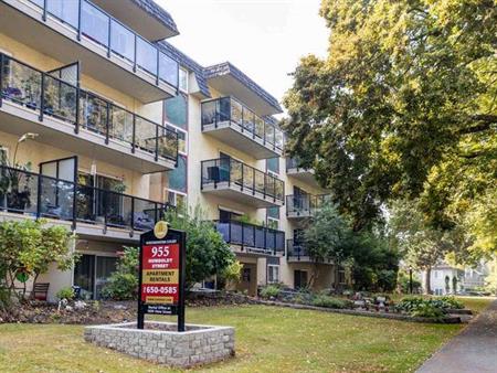 Westminster Court | 955 Humboldt Street, Victoria