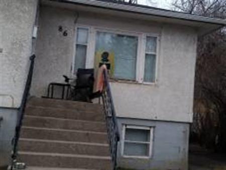 1 Bedroom 1 Bath Spacious Basement unit by Stampede park!