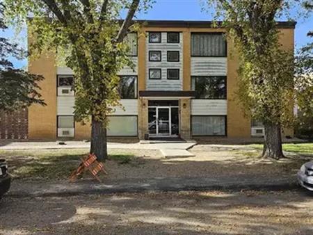 Golden Mile [Parliament Place] - 2 Bedroom | 3920 Robinson Street, Regina