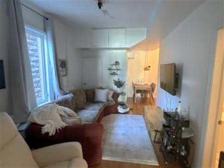 38 HUMBERSIDE AVE. MAIN - SPACIOUS 2+1 BED(Sunroom)/1BATH, *UTLS FREE*