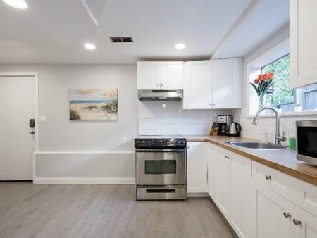 ***Bright & Renovated 2 Bedroom - Short-Term Rental Only***