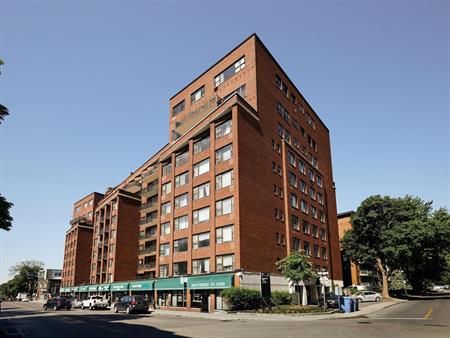 1 Bedroom Unit - 200 Kensingon, Westmount