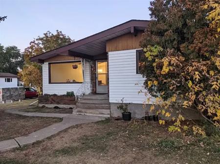 Nice, Large 3bdr Main Floor in quiet Mill Woods Neighbourhood | 330 Lee Ridge Road, Edmonton