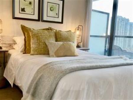 **************DESIGNER DECORATED 1 BED 1 BATH IN YALETOWN*************