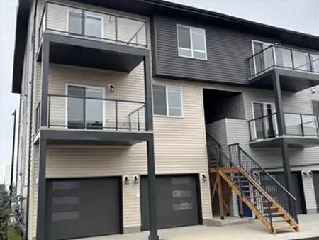 Daniels Way Townhomes | 704 Daniels Way SW, Edmonton