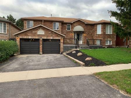 Beautiful 3-bed, 2-bath (Logan Crt)