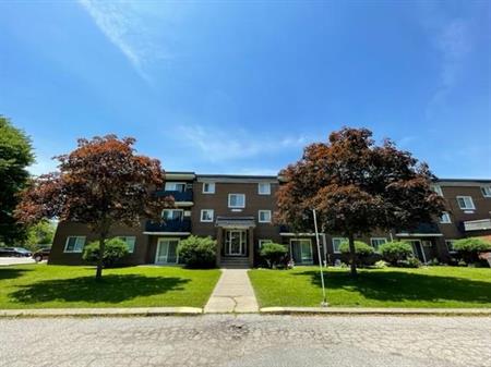 9553-9565 Tecumseh Road East-Maple Glenn Apartments | 9553-9565 Tecumseh Road East, Windsor