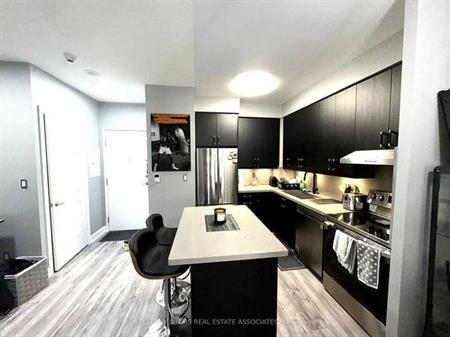 Burnhamthorpe Rd W & Duke of York Blvd Open Concept 1Bdrm +Den