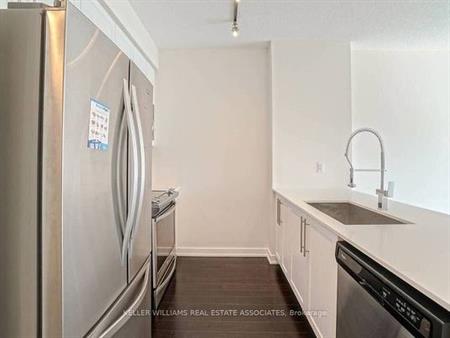 Burnhamthorpe Rd W & Confederation Pkwy Spacious 1Bdrm Modern Kitchen