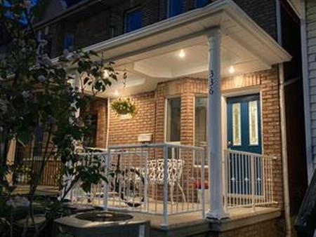 Renovated 1 bedroom apt College & Ossington Utilities included