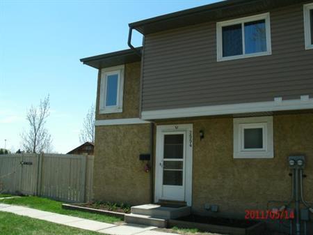 Bright 3bdr. Townhouse in Springvale | 2554-79 Street, Edmonton