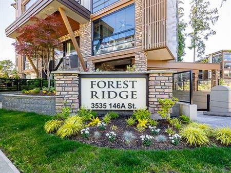 3BR MODERN South Surrey Apartment with big Sun Room