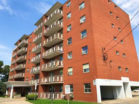 Aberdeen Court Apartments | 500 Aberdeen Avenue, Hamilton