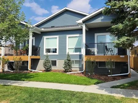 Built in 2023!     Double Master Unit | 34 8th Avenue Southeast, High River