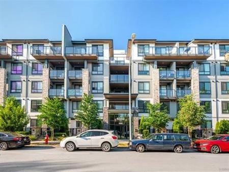 Modern 2 br 2 baths condo in Surrey Guildford