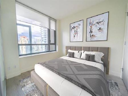 STEPS FROM THE SEAWALL Modern 1 Bed+Den+1 Bath+Balcony+In-Suit Laundry