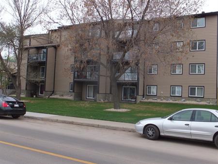 Citadel IV 1 bedroom 1 bath suite! Quiet apartment ! | 11224 116 St Nw, Edmonton