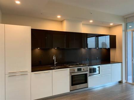 Modern 1 Bed 1 Bath Condo in Metrotown Gold House