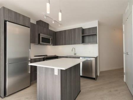 Modern 2 Bed + Den w/ False Creek Views! ACS #603