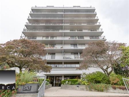 (ORCA-REF#301-1745E) *Fully Furnished 2-Bed Corner Unit in Ambleside*