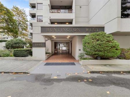 Beachfront 1 Bedroom in the West End