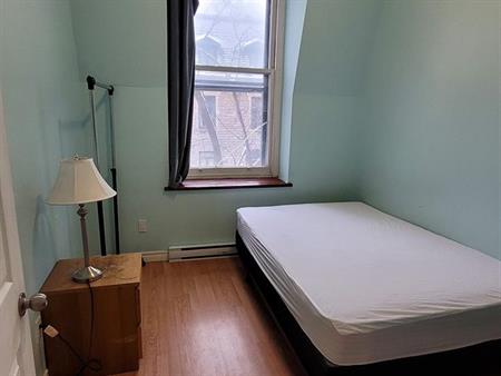 1 CH - 1 SDB - Montréal - $780 /mo