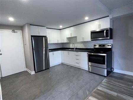 Renovated 2 bedroom apartment | 408 Twelfth Street West, Cornwall