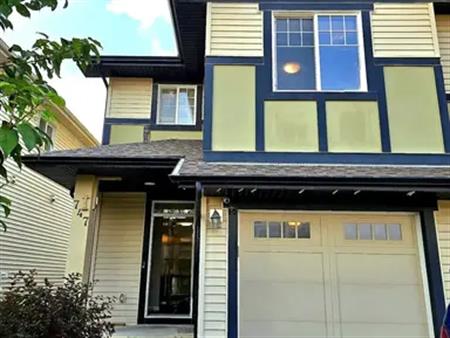 3 Bedroom,2.5 Bath attached single garage Duplex | 747 Eagleson Crescent Northwest, Edmonton