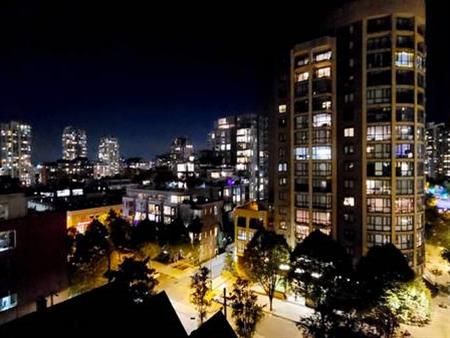 YALETOWN FURNISHED 2 BED & 2 BATH + OFFICE (3rd room)+ DEN/STORAGE