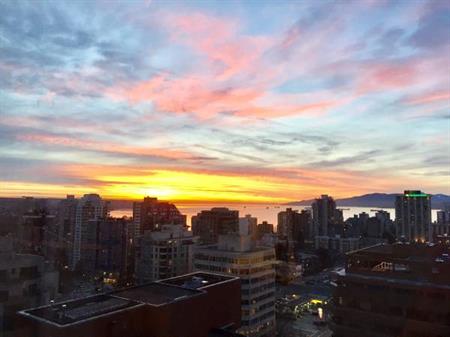 Views Galore: Downtown 3 bedroom, 2 bath - Dec 1st