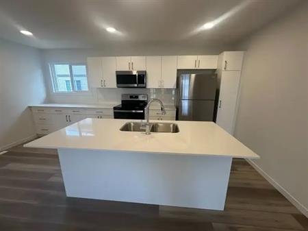 (PN 1229) Modern 3-Bedroom Townhome with Attached Double Car Garage | 1530 Tamarack Blvd Nw, Edmonton